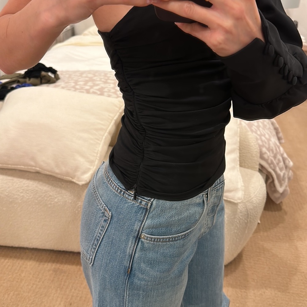 L’Academie REVOVLE One Shoulder Black Top - Picture 4 of 7